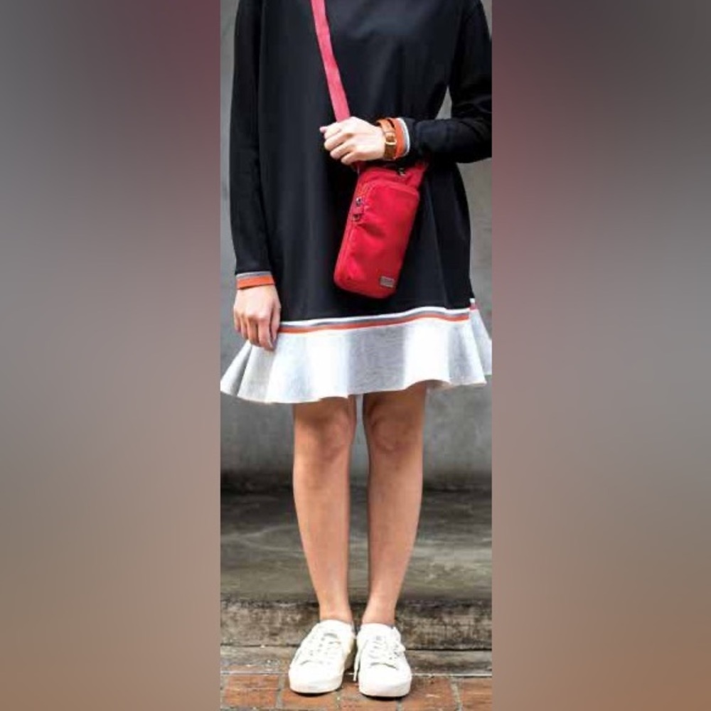 Zara long sleeve black dress. Fit flate